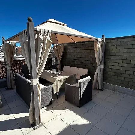R39 Attic With Terrace And Private Parking Apartmán Milán
